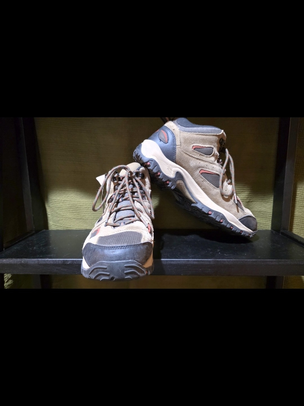 Patagonia Columbia Waterproof Men's Brown and Tan Outdoor Hiking Shoes